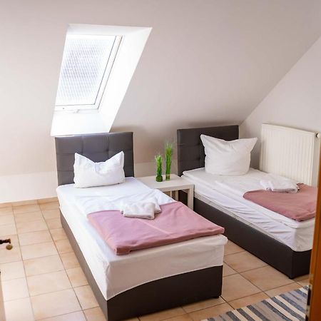Sunnyhome Monteurwohnungen Und Apartments Nahe Regensburg Obertraubling Экстерьер фото