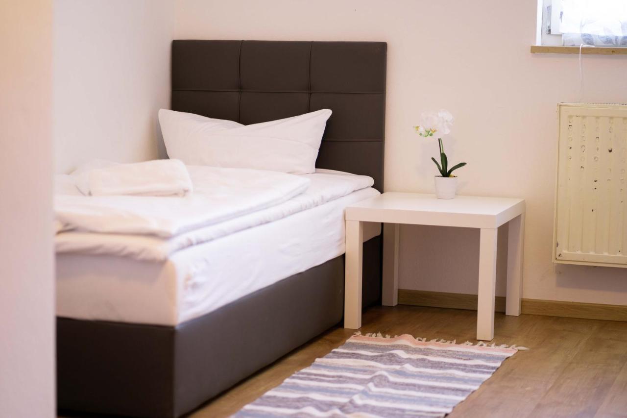 Sunnyhome Monteurwohnungen Und Apartments Nahe Regensburg Obertraubling Экстерьер фото